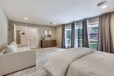 Spacious Bryan Home W/ Patio: 4 Mi To Downtown