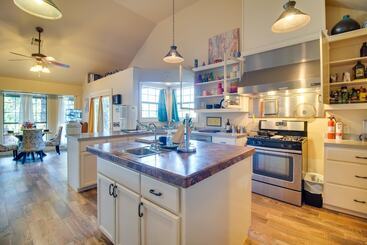 Spacious Grand Lake Lodge: Dock, Views & Grill!
