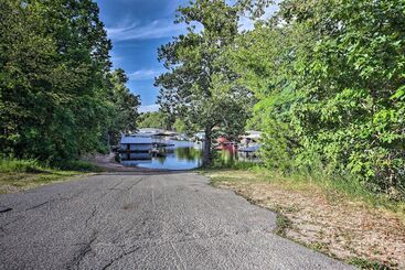 Spacious Grand Lake Lodge: Dock, Views & Grill!