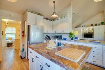Spacious Grand Lake Lodge: Dock, Views & Grill!