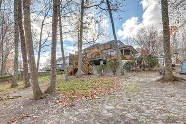 کلبه Stylish Marietta Home W/ Deck   Near Truist Park!