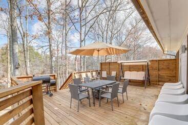 Stylish Marietta Home W/ Deck   Near Truist Park!