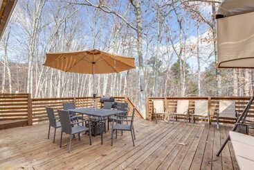 Stylish Marietta Home W/ Deck   Near Truist Park!