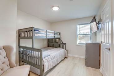 Stylish Marietta Home W/ Deck   Near Truist Park!
