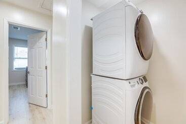 Stylish Marietta Home W/ Deck   Near Truist Park!