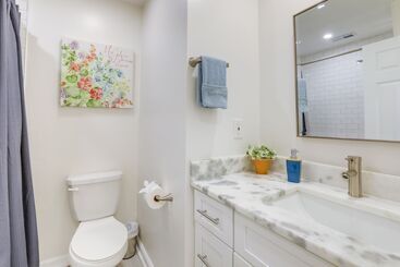 Stylish Marietta Home W/ Deck   Near Truist Park!