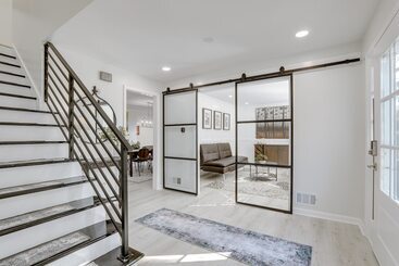 Stylish Marietta Home W/ Deck   Near Truist Park!