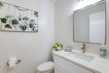 Stylish Marietta Home W/ Deck   Near Truist Park!
