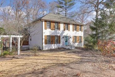 Stylish Marietta Home W/ Deck   Near Truist Park!