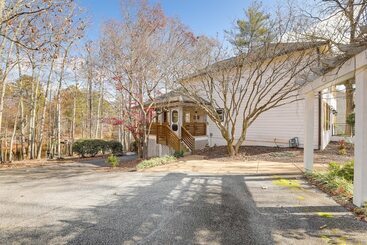 Stylish Marietta Home W/ Deck   Near Truist Park!