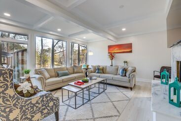 Stylish Marietta Home W/ Deck   Near Truist Park!