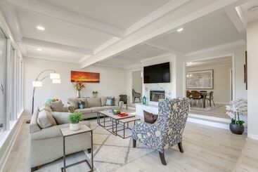 Stylish Marietta Home W/ Deck   Near Truist Park!