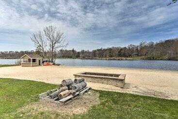 コテージ Tobyhanna Home W/ Private Hot Tub & Pool Table!