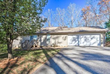 بيت ريفى Blairsville Home W/ Deck & Stunning Mountain Views