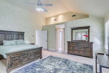 کلبه Bright Clovis Home W/ Billiards & Private Pool!