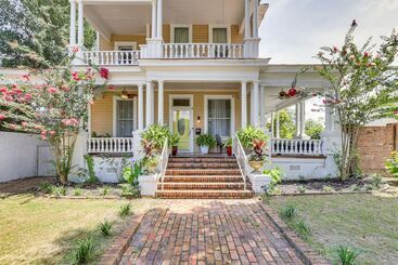 Central Albany Home With Covered Porch & Patio!