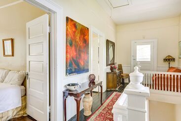 Central Albany Home With Covered Porch & Patio!