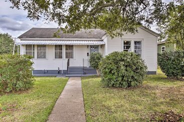 Charming Cottage W/ Mississippi River Views!