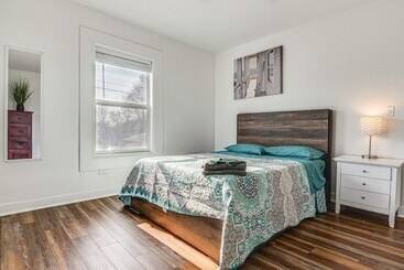 קוטג'' Charming Indianapolis Home Near Newfields!