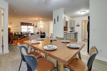 Chic Lexington Home W/ Deck ~ 5 Mi To Downtown!