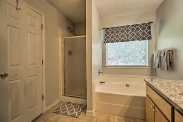 Classic Southern Family Home   6 Mi To Atlanta!