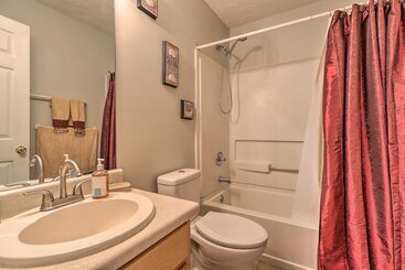 Classic Southern Family Home   6 Mi To Atlanta!
