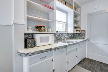 Cozy Wausau Home W/ Fireplace & Hot Tub Access