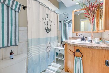 Cozy Wausau Home W/ Fireplace & Hot Tub Access