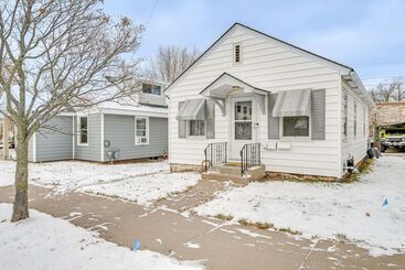 Cozy Wausau Home W/ Fireplace & Hot Tub Access