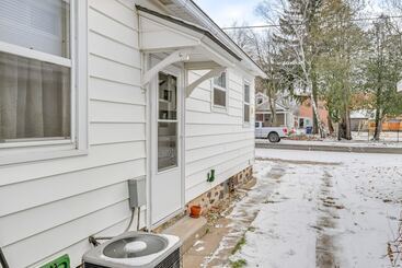 Cozy Wausau Home W/ Fireplace & Hot Tub Access