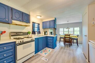 קוטג'' Family Home On Lake Sinclair W/ Dock & Kayaks!