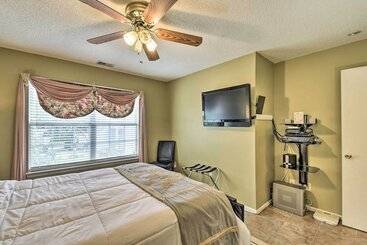 Hampton Home W/ Fireplace + Close To Beaches!