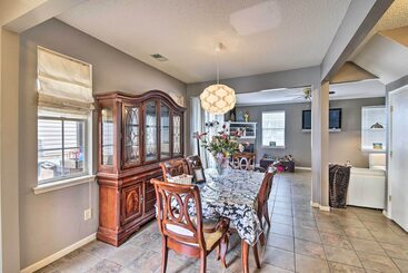 Hampton Home W/ Fireplace + Close To Beaches!
