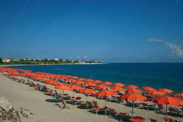 مسافرخانه Villaggio Club Dolomiti Sul Mare