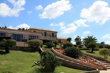 مسافرخانه Villaggio Club Dolomiti Sul Mare