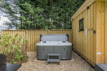 هتل Luxury City To Country Retreat Lodge With Hot Tub