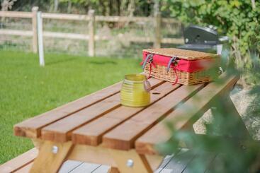 هتل Luxury City To Country Retreat Lodge With Hot Tub