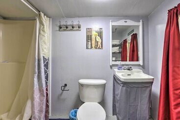קוטג'' House W/ Dock + Slide Situated On Lake Sinclair!