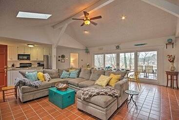 Lake Lanier Home W/ Dock, Boat Parking, & Grill!
