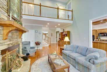 بيت ريفى Lakefront Hartwell Retreat W/ Gas Grill & Deck!