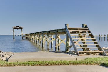 Lakefront Nola Home W/ Hot Tub & Views!