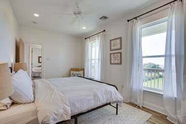 Lakefront Nola Home W/ Hot Tub & Views!