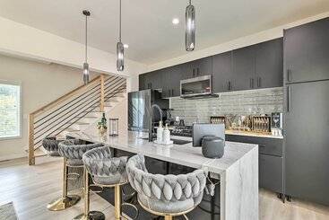 Luxury Smart Home: 2 Miles To Downtown Atlanta!