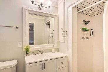 Modern Jackson Home W/ Yard ~ 8 Mi To Dtwn!