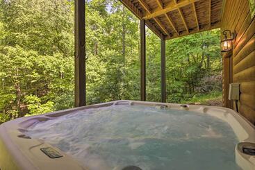 Peaceful Forest Escape W/ Game Room + Hot Tub