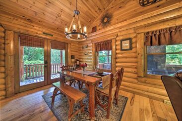 Peaceful Forest Escape W/ Game Room + Hot Tub