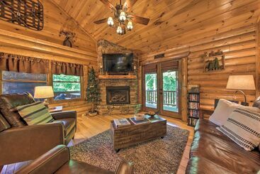 Peaceful Forest Escape W/ Game Room + Hot Tub
