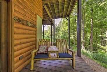 Peaceful Forest Escape W/ Game Room + Hot Tub