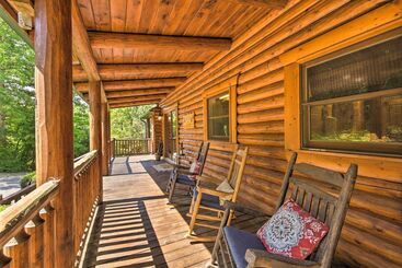 Peaceful Forest Escape W/ Game Room + Hot Tub