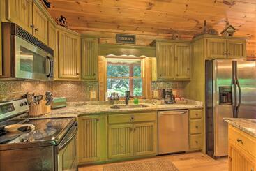 Peaceful Forest Escape W/ Game Room + Hot Tub